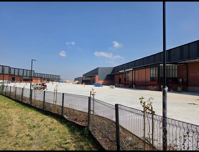 2,776M² WAREHOUSE TO LET IN GOSFORTH PARK